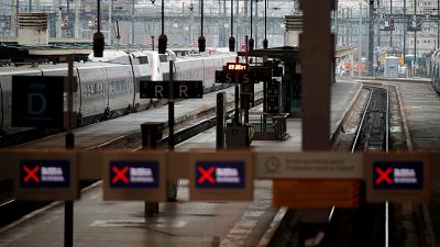 محطة قطارات ليون في باريس حيث تتواصل حركة الإضراب في فرنسا احتجاجا على إصلاح نظام التقاعد. 2019/12/06