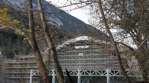 Όρθιο και πάλι το ιστορικό γεφύρι της Πλάκας Όρθιο και πάλι το ιστορικό γεφύρι της Πλάκας