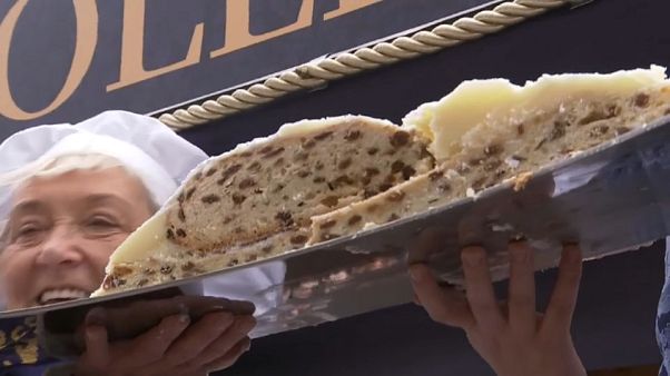 ویدئو؛ کیک ۴ تنی اشتولن در درسدن آلمان ویدئو؛ کیک ۴ تنی اشتولن در درسدن آلمان