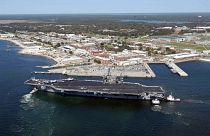 حاملة طائرات أميركية تصل إلى قاعدة بنساكولا في فلوريدا 