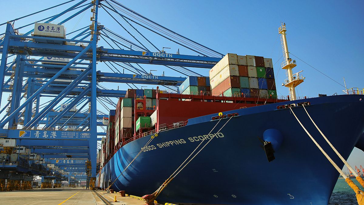 Çin’in kasım ayında ihracatı beklenmedik bir şekilde düşerken, ithalatında ise önemli artış görüldü