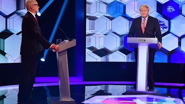 Son anketlere göre İngiltere'de genel seçimler 'bıçak sırtında', Brexit yine zora girebilir Son anketlere göre İngiltere'de genel seçimler 'bıçak sırtında', Brexit yine zora girebilir