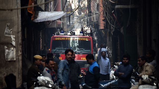 Hindistan'da bir fabrikada çıkan yangında en az 43 kişi öldü Hindistan'da bir fabrikada çıkan yangında en az 43 kişi öldü