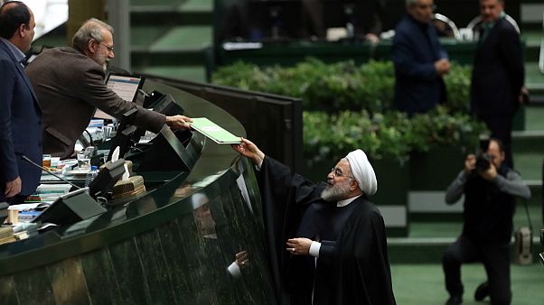 حسن روحانی بودجه سال ۹۹ را تحویل مجلس داد حسن روحانی بودجه سال ۹۹ را تحویل مجلس داد