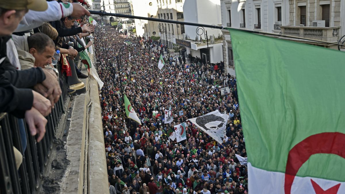Argélia: Voto da diáspora começou com fortes protestos
