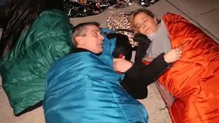 Cientos de personas duermen a la intemperie en Madrid para apoyar a las personas sin hogar