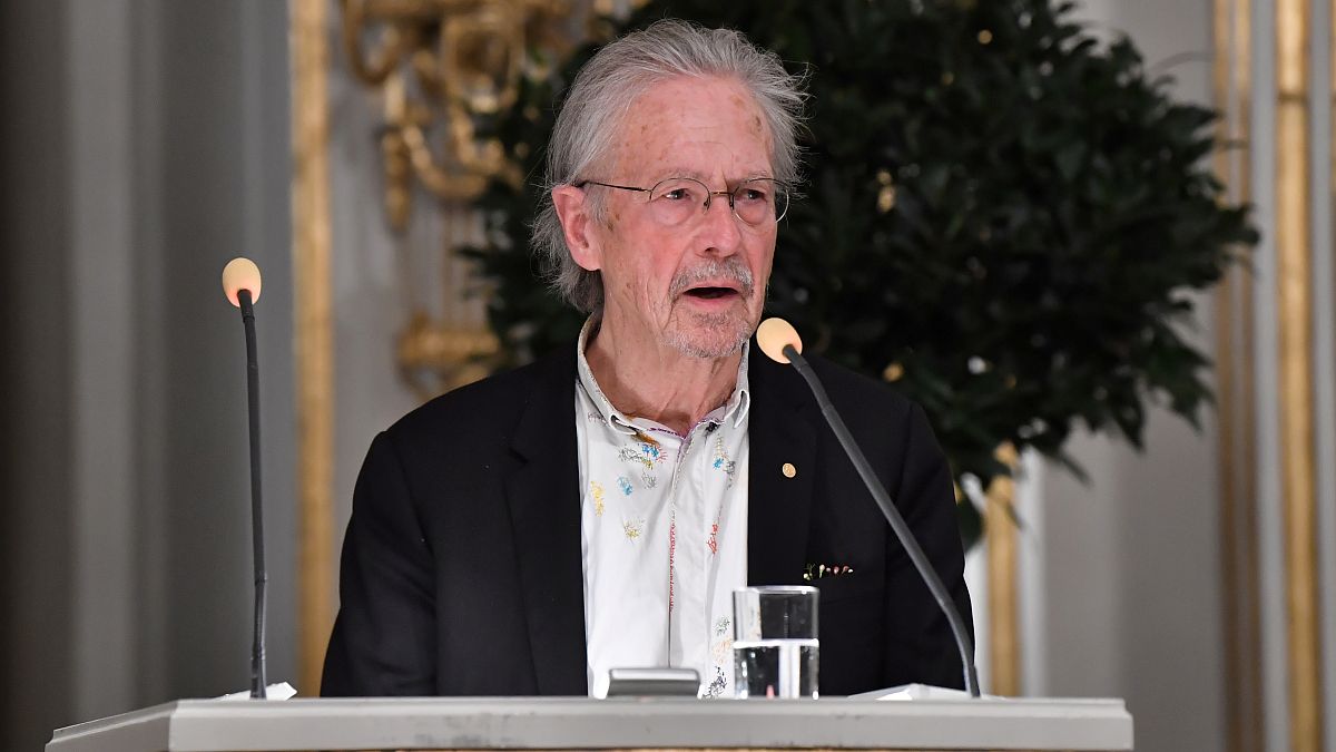 Sırp yanlısı olmakla suçlanan Nobel ödülü sahibi Handke: Fikirleri değil, edebiyatı seviyorum  