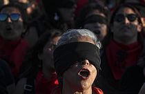 'Peşindeki tecavüzcü': Şili'de doğup tüm dünyaya yayılan bir kadın çığlığı