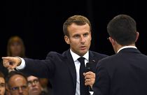 الرئيس الفرنسي إيمانويل ماكرون أثناء نقاش حلو الإصلاحات في نظام التقاعد في روديز جنوبي فرنسا. 03/10/2019