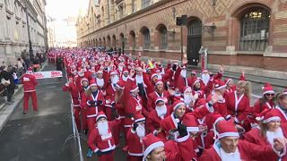 Санта-Клаусы устроили забег по Будапешту