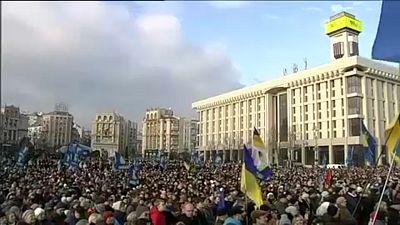 Vor Vierergipfel zum Ukraine-Konflikt: Tausende bei Demo in Kiew 