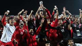 عناصر منتخب البحرين لكرة القدم يحتفلون بإحرازهم أول كأس خليجية - الدوحة 2019/12/08