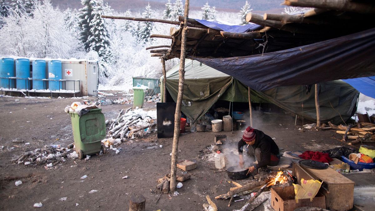 Megkezdék az életveszélyes vucjaki menekülttábor felszámolását 
