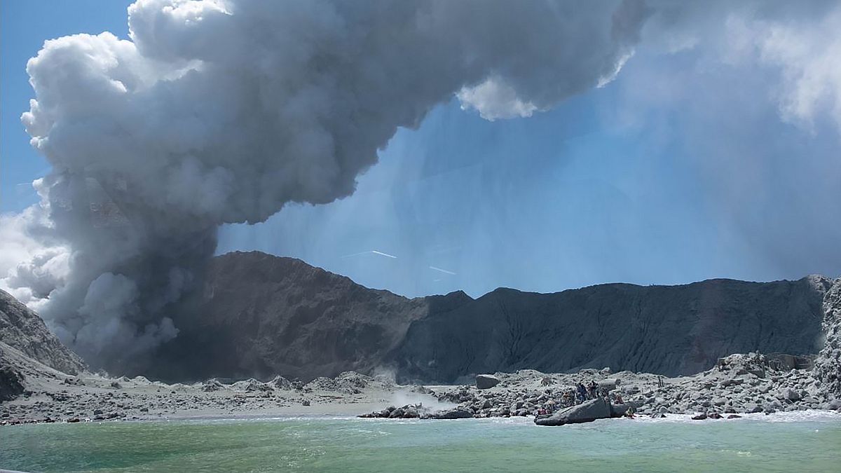 Nouvelle-Zélande : 5 touristes meurent sur un volcan qui est entré en éruption