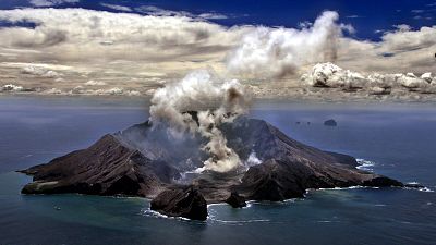 Извержение вулкана в Новой Зеландии: есть погибшие и раненые
