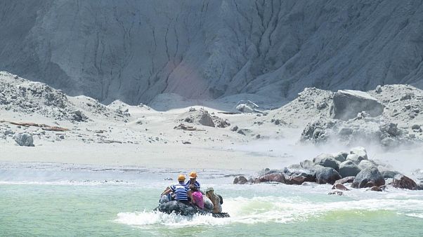 فوران آتشفشان در نیوزیلند دست کم ۵ کشته برجای گذاشت فوران آتشفشان در نیوزیلند دست کم ۵ کشته برجای گذاشت