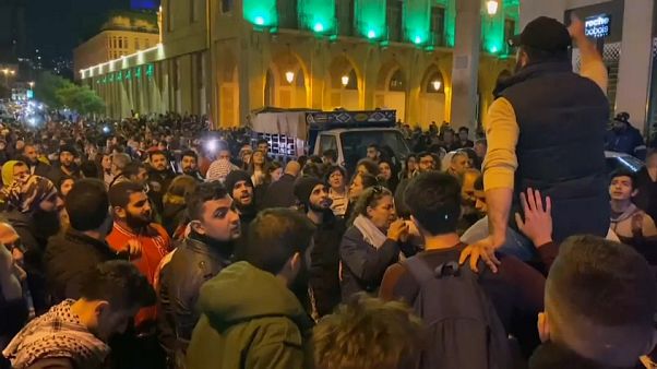 Libano nel caos, il Capo dello Stato rimanda le consultazioni. Ecco cosa succede nel Paese Libano nel caos, il Capo dello Stato rimanda le consultazioni. Ecco cosa succede nel Paese