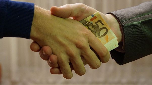 Dünya Yolsuzlukla Mücadele Günü: Her yıl 1 trilyon dolar rüşvet veriliyor, yolsuzluk can alıyor Dünya Yolsuzlukla Mücadele Günü: Her yıl 1 trilyon dolar rüşvet veriliyor, yolsuzluk can alıyor