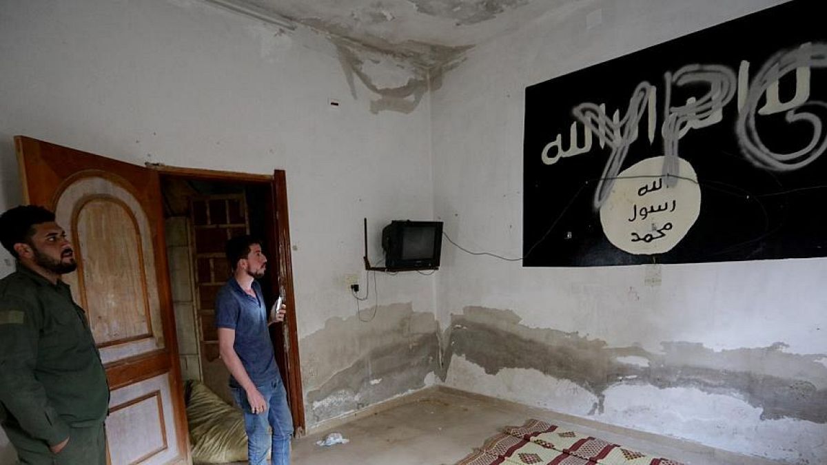 تركيا ترحّل 11 فرنسيا يشتبه بانتمائهم لـ"داعش"