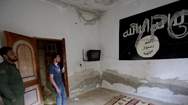 تركيا ترحّل 11 فرنسيا يشتبه بانتمائهم لـ"داعش" تركيا ترحّل 11 فرنسيا يشتبه بانتمائهم لـ"داعش"