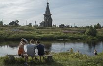 «Иначе никто не узнает, что он был»: как волонтеры спасают уникальные храмы Русского Севера