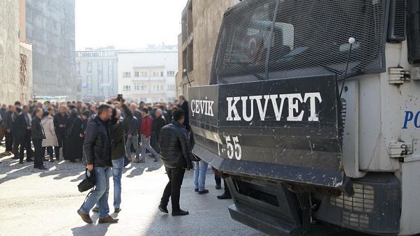 Van'da gösteri ve yürüyüş yasaklandı Van'da gösteri ve yürüyüş yasaklandı
