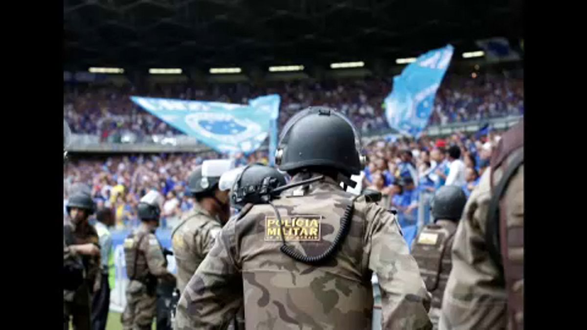 Hinchas destrozan el estadio del Cruzeiro tras descender a la segunda división de fútbol brasileño