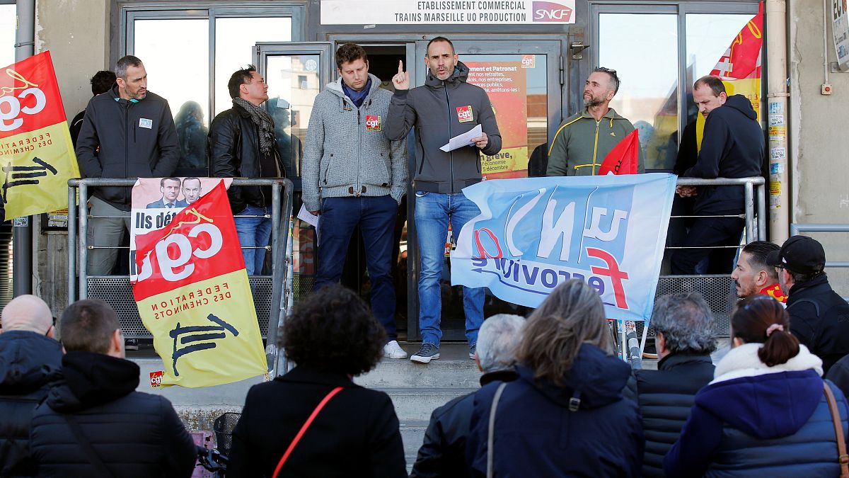 فيديو: استمرار إضراب وسائل النقل العام في فرنسا لليوم الخامس 