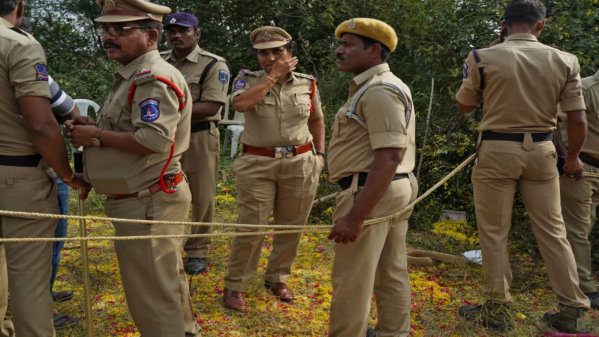 قتل الشرطة الهندية أربعة "مجرمين" يفتح الجدل حول "الإعدام خارج القانون"