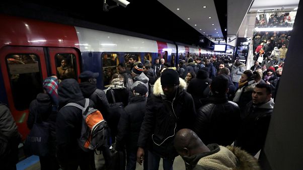 Grosse mobilisation prévue au 6ème jour de la grève, dans une France bloquée Grosse mobilisation prévue au 6ème jour de la grève, dans une France bloquée