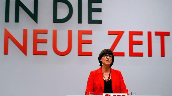 Saskia Esken und die falschen Schuhe: Shitstorm in 5 Tweets Saskia Esken und die falschen Schuhe: Shitstorm in 5 Tweets