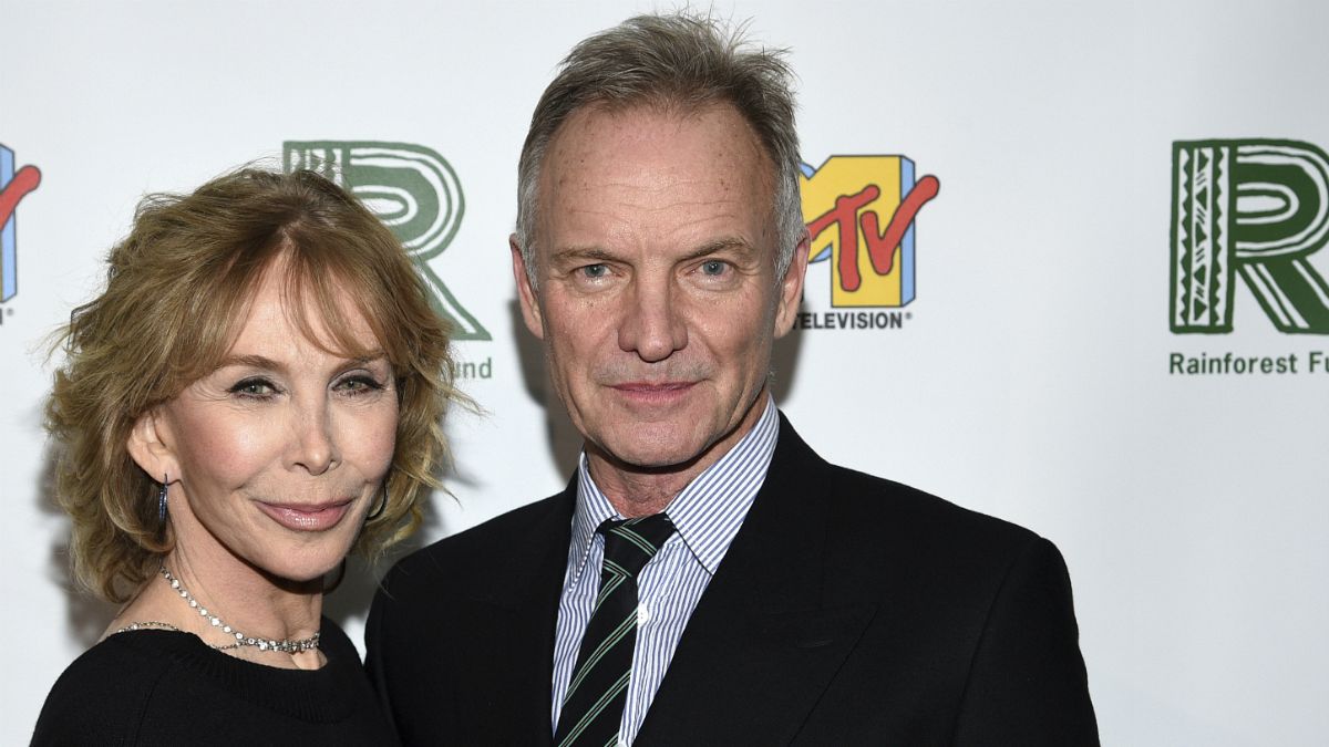 Sting e a mulher Trudie Styler à entrada para a celebração da Fundação "Rainforest"