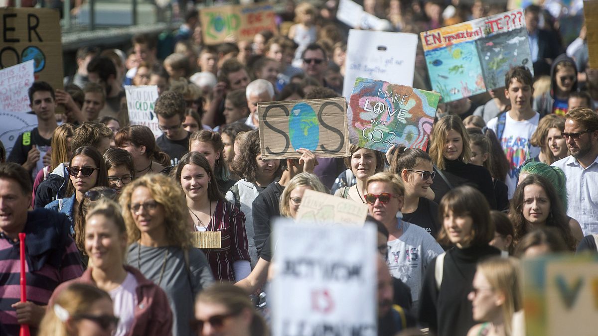 A harmadik globális klímasztrájkhoz kapcsolódó budapesti tüntetés résztvevői 2019. szeptember 27-én