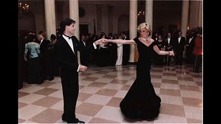 Famoso vestido "Travolta" da Princesa Diana sem comprador