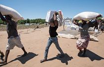 Nahrungsmittelhilfe und Wiederaufbau in Mosambik