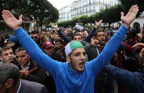"ستعيد النظام".. طلاب جزائريون في فرنسا يرفضون المشاركة في الانتخابات