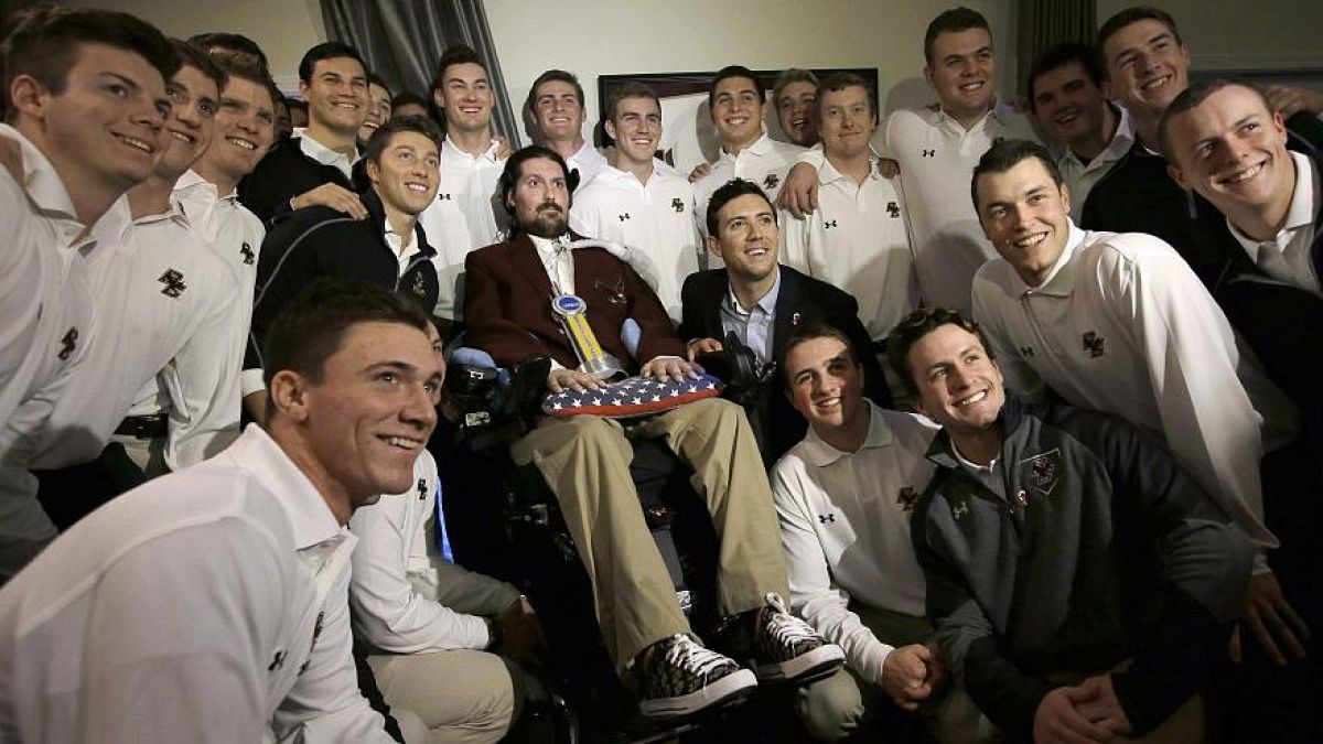 Pete Frates mit Sportlern des Boston College Baseball Teams