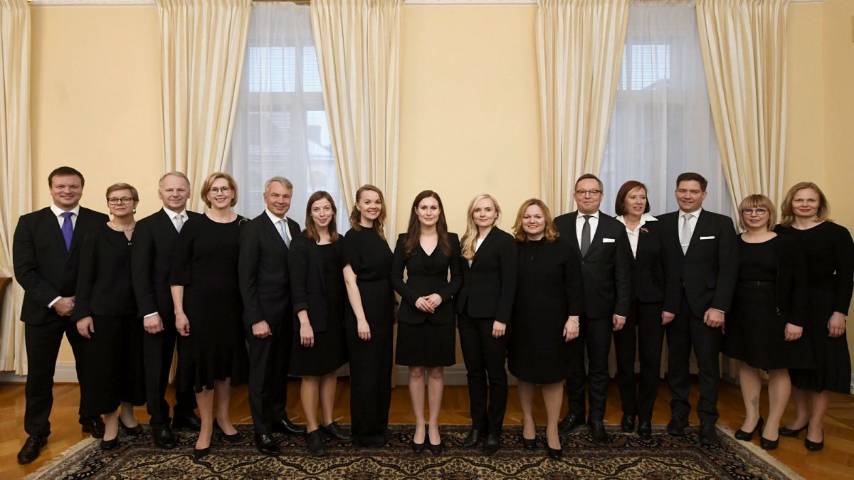 رئيسة الوزراء الفنلندية سانا مارين وأعضاء حكومتها