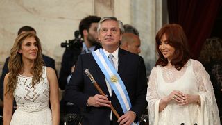 آلبرتو فرناندر در مقام رئیس جمهوری جدید آرژانین سوگند یاد کرد