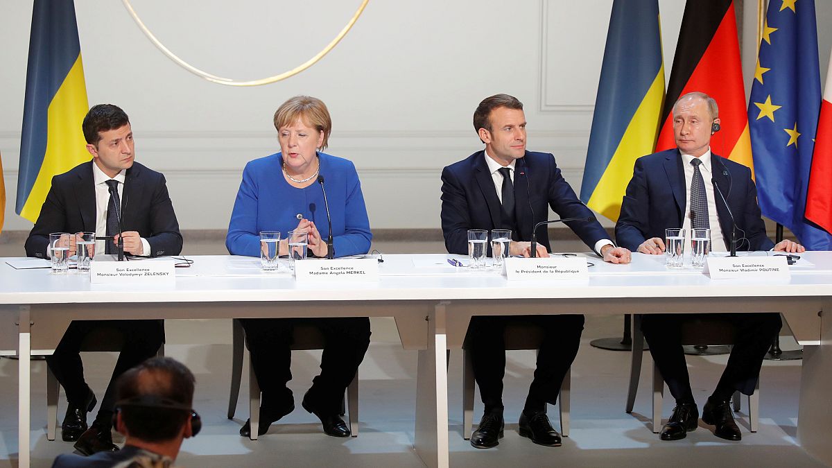 الرئيس الروسي فلاديمير بوتين والرئيس الفرنسي إيمانويل ماكرون والمستشارة الألمانية أنغيلا ميركل والرئيس الأوكراني فولوديمير زيلينسكي 