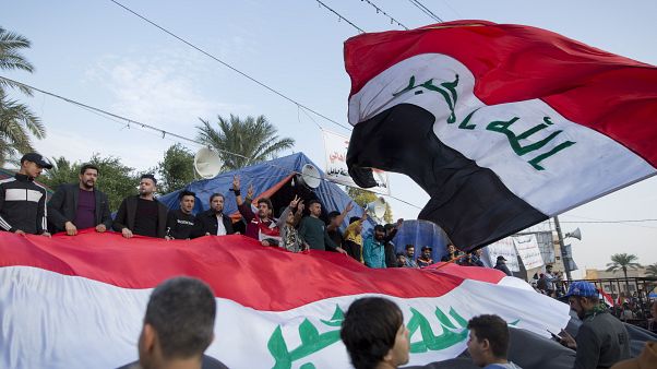 فيديو: آلاف العراقيين يتظاهرون في ساحة التحرير في ذكرى هزيمة داعش فيديو: آلاف العراقيين يتظاهرون في ساحة التحرير في ذكرى هزيمة داعش