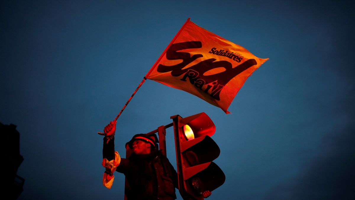 Во Франции прошёл второй день забастовки