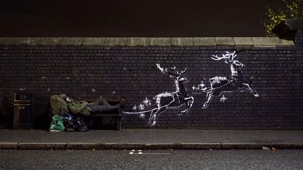 Avec sa nouvelle fresque, Banksy dénonce les conditions de vie des sans-abri Avec sa nouvelle fresque, Banksy dénonce les conditions de vie des sans-abri