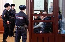 الأشخاص المتهمين بالتورط في تفجير المترو عام 2017 يحضرون جلسة محكمة في سان بطرسبرغ