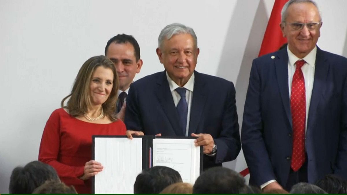 توقيع اتفاق التبادل الحر بين الولايات المتحدة وكندا والمكسيك بعد مراجعته