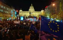 Ismét tízezrek tüntettek Andrej Babiš távozását követelve Prágában