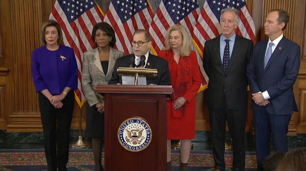 Abuso d'ufficio e ostruzione al Congresso: ecco di cosa è accusato Trump Abuso d'ufficio e ostruzione al Congresso: ecco di cosa è accusato Trump