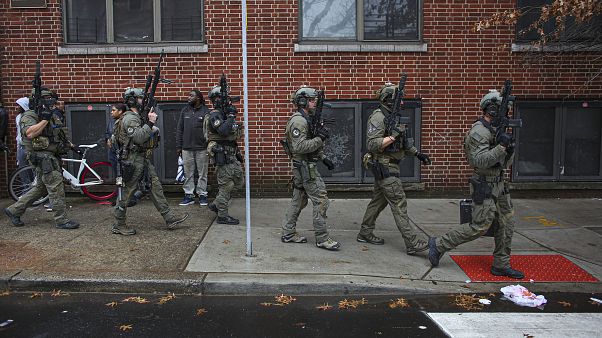 Affrontement armé dans un cimetière et dans les rues de Jersey City, 6 morts Affrontement armé dans un cimetière et dans les rues de Jersey City, 6 morts