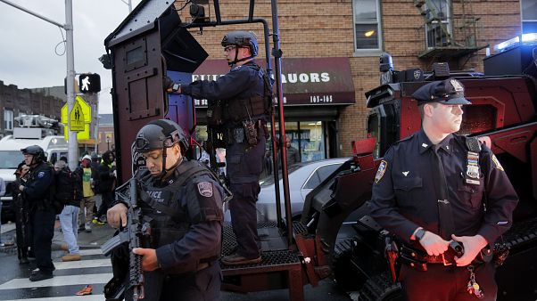 ABD'nin New Jersey eyaletindeki silahlı saldırganlara polis müdahale etti ABD'nin New Jersey eyaletindeki silahlı saldırganlara polis müdahale etti