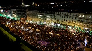 شاهد: تظاهرة حاشدة في براغ تطالب باستقالة رئيس الوزراء المتورط في عمليات فساد